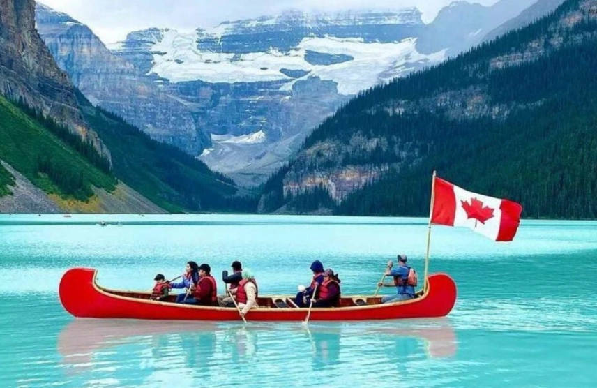 What is the #1 tourist attraction in Canada?