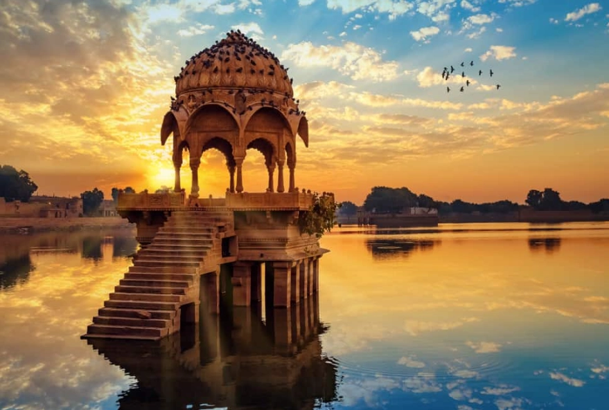 best time to visit Taj Mahal