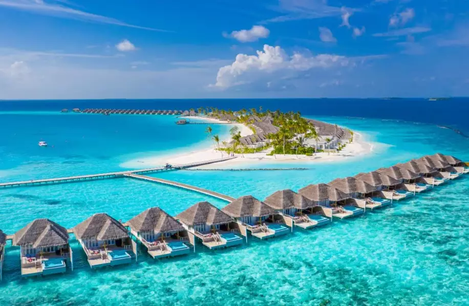 Can an American visit the Maldives?