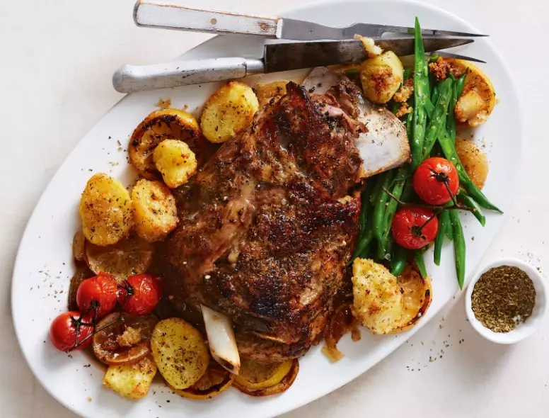 What is the main cuisine in Australia?