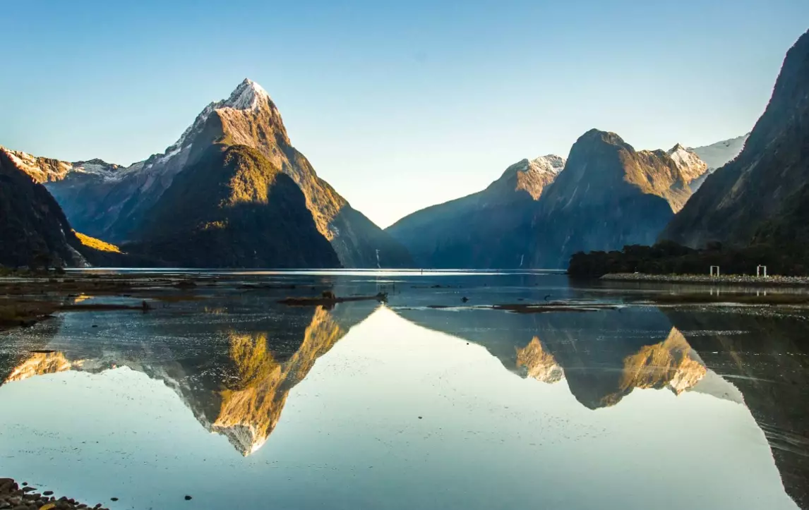 cost to travel to new zealand from usa