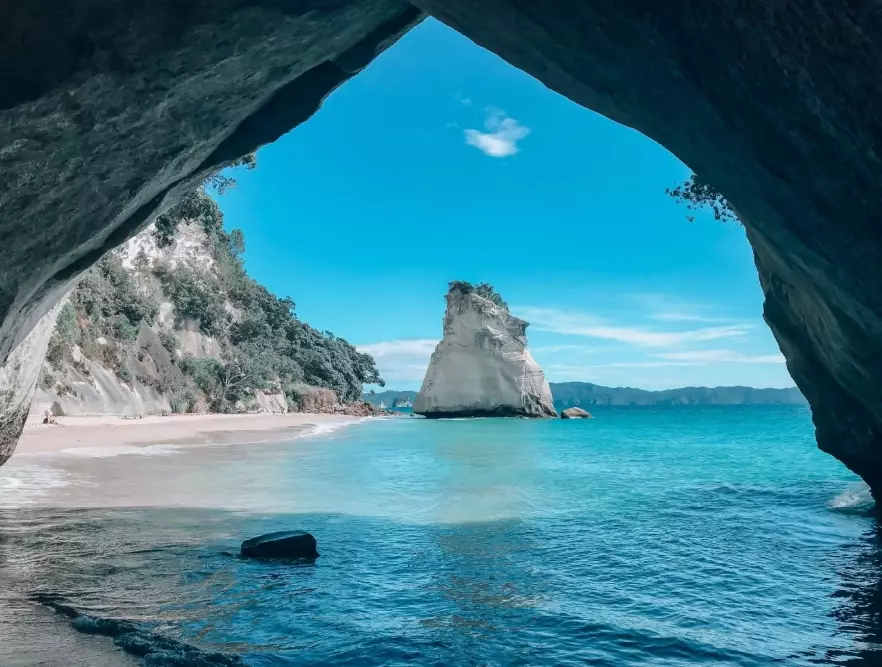 cheapest time to fly to New Zealand