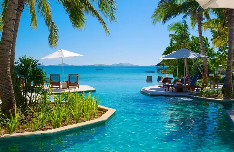 How many tourists visit Fiji each year